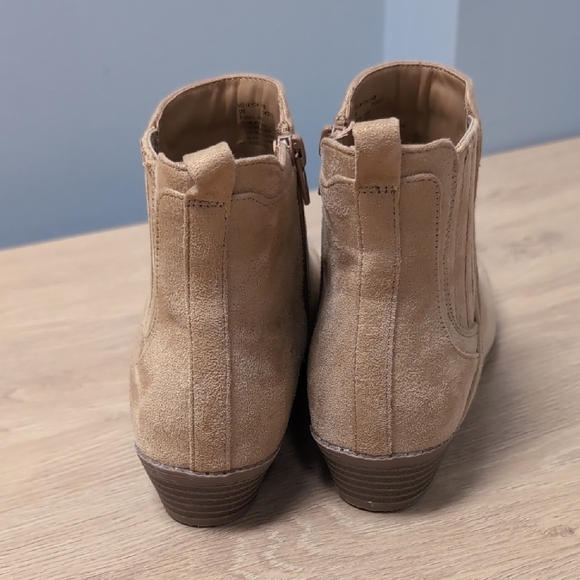 NWOT Nordstrom Tan Suede Jayda Ankle Booties. - Picture 6 of 9